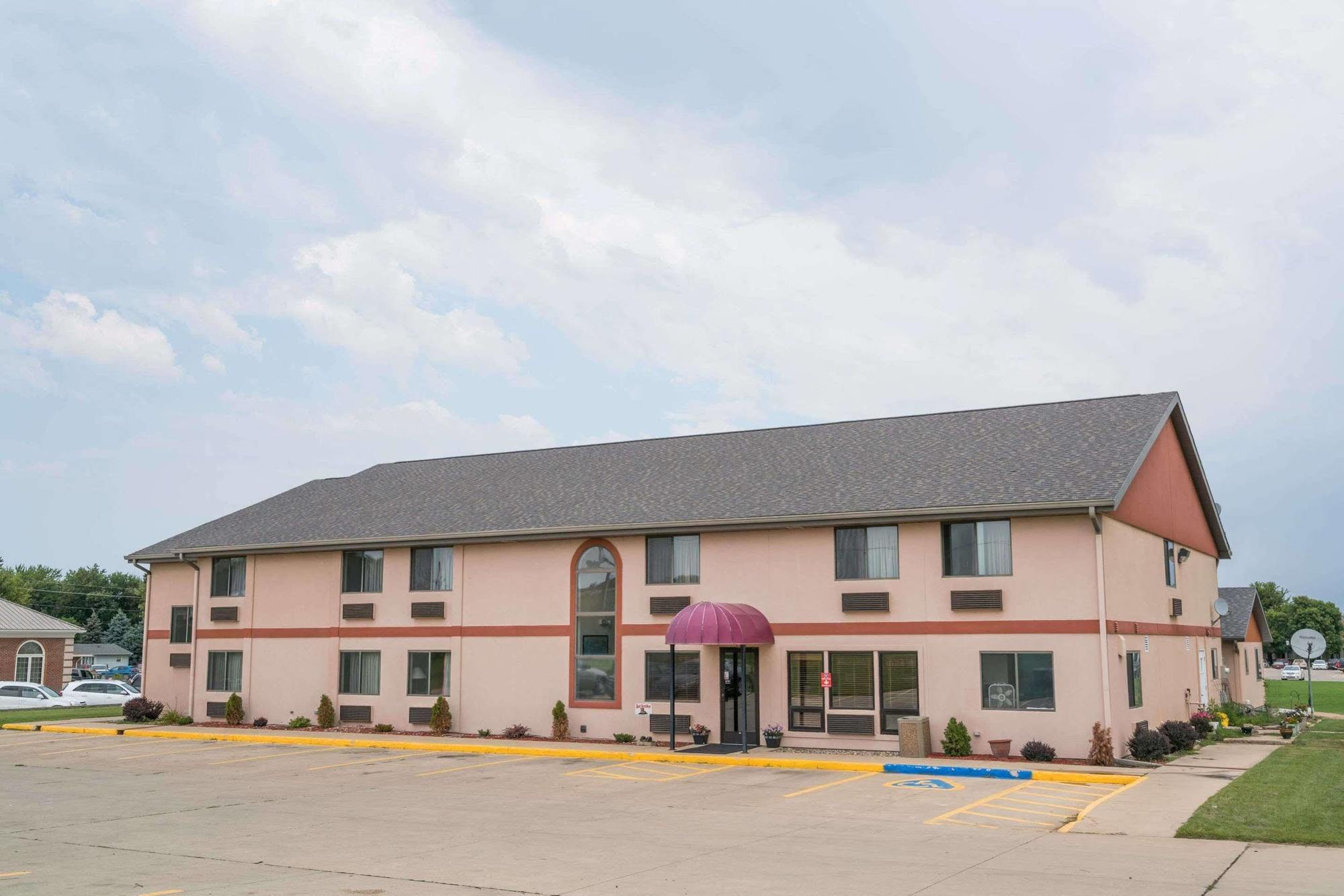 Heartland Hotel & Suites Rock Valley Экстерьер фото