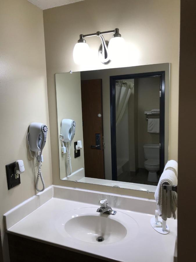 Heartland Hotel & Suites Rock Valley Экстерьер фото